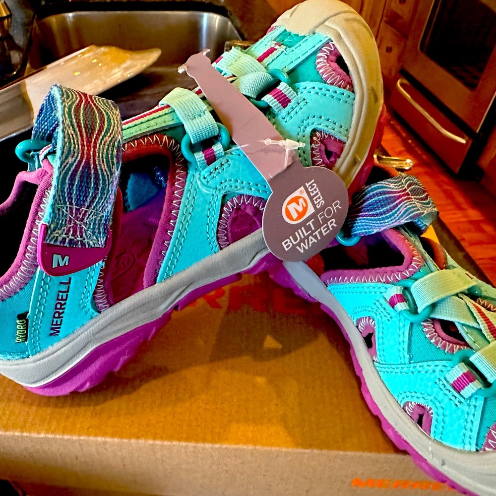 Girls size 13 Merrell water shoes